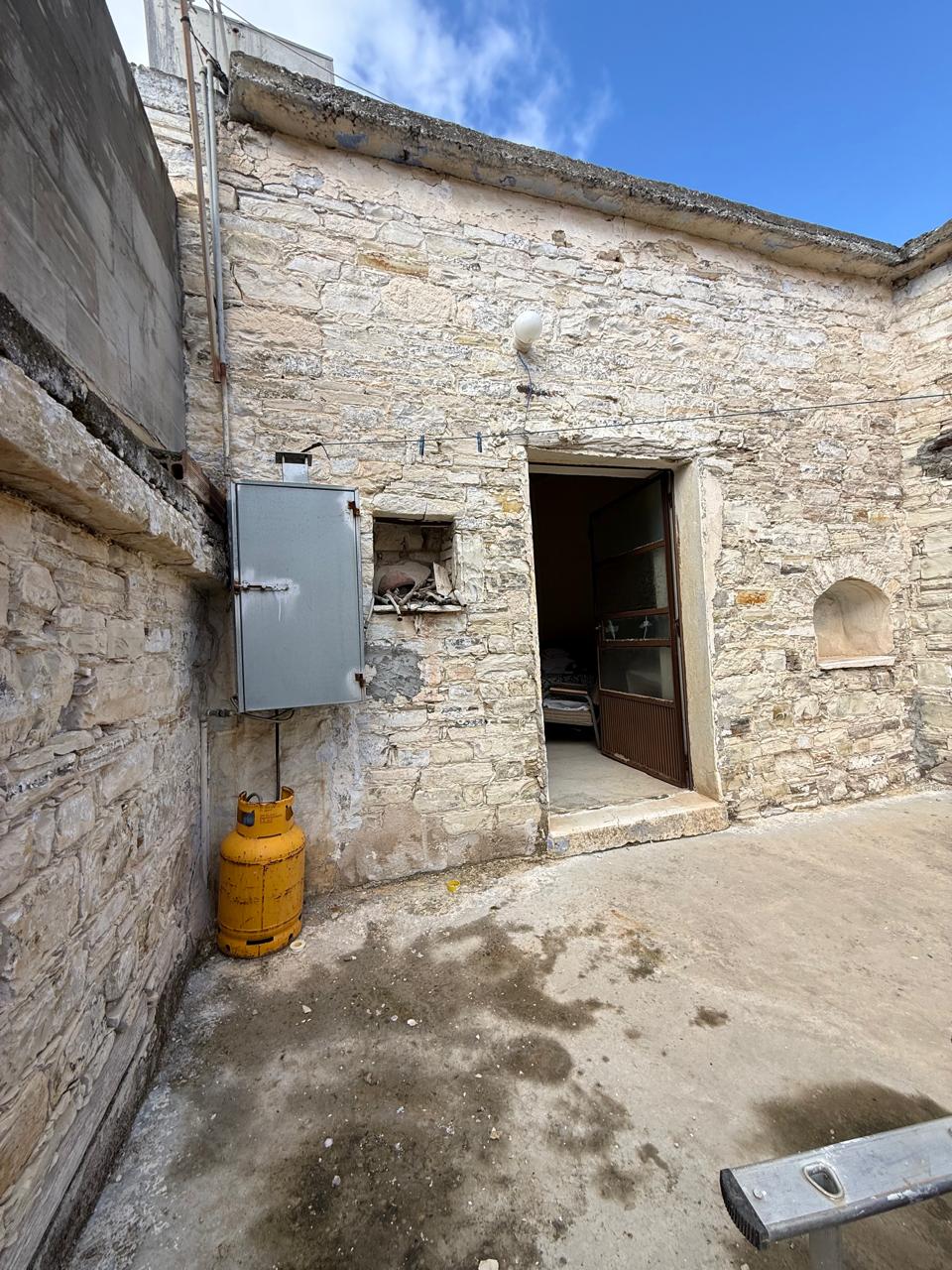 TRADITIONAL STONE HOUSE FOR SALE IN LEFKARA