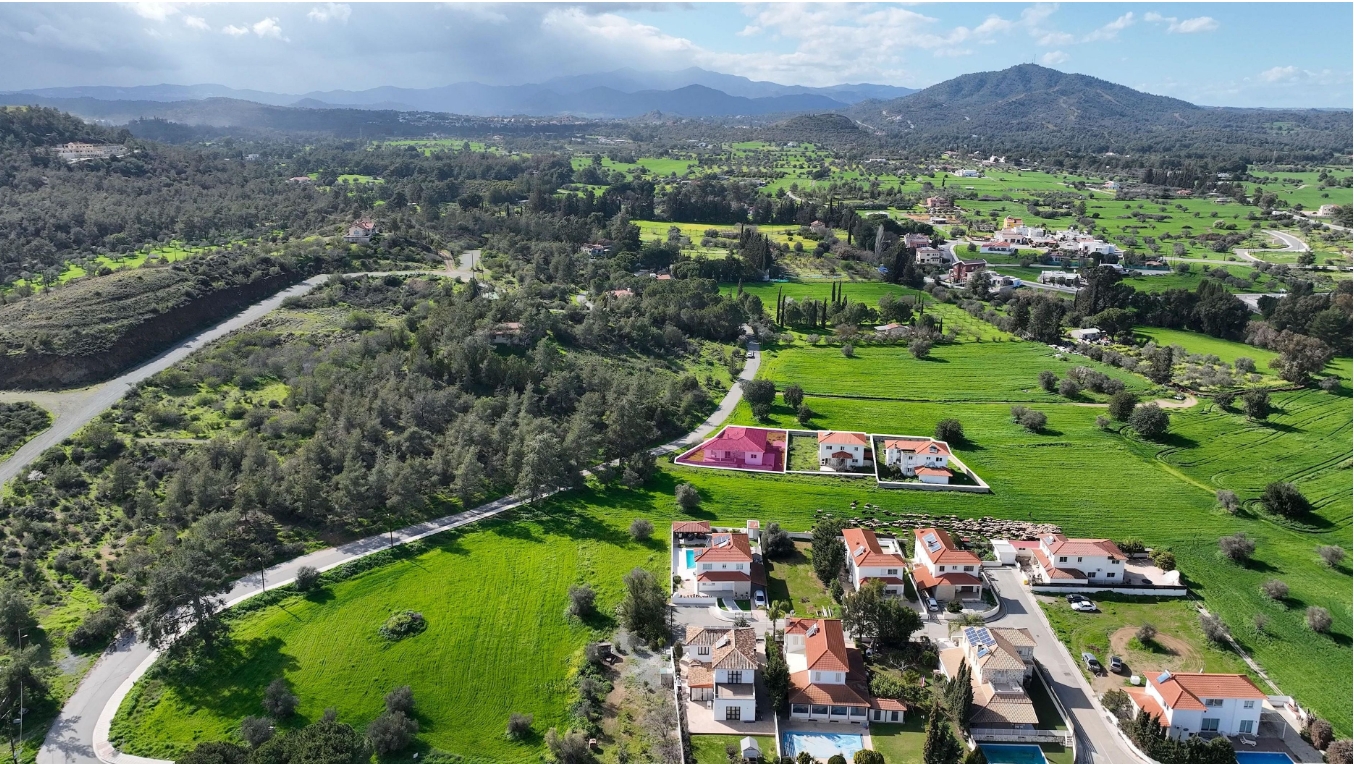  INCOMPLETE ROUND FLOOR HOUSE -PYRGA/LARNACA