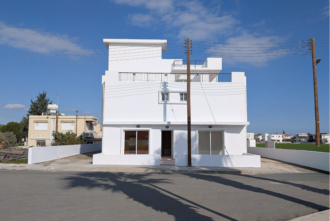 THREE STOREY BUILDING FOR SALE IN KITI - LARNACA 