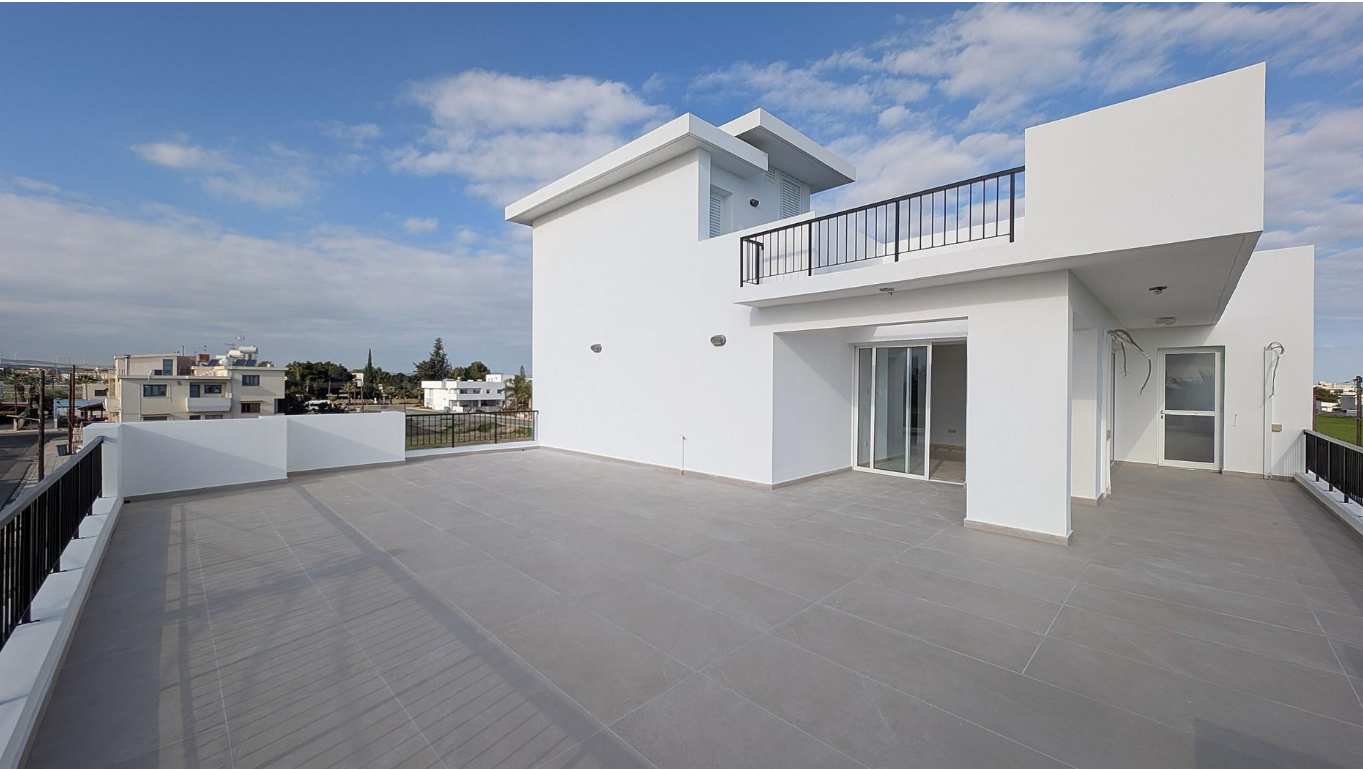 THREE STOREY BUILDING FOR SALE IN KITI - LARNACA 