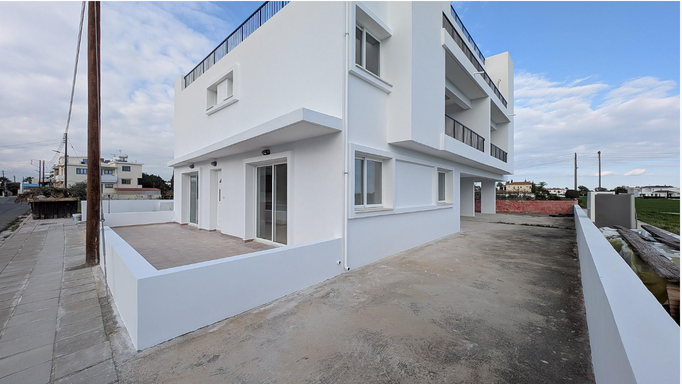 THREE STOREY BUILDING FOR SALE IN KITI - LARNACA 