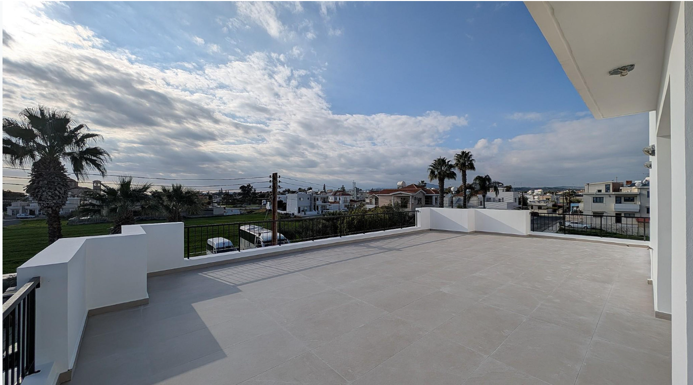 THREE STOREY BUILDING FOR SALE IN KITI - LARNACA 