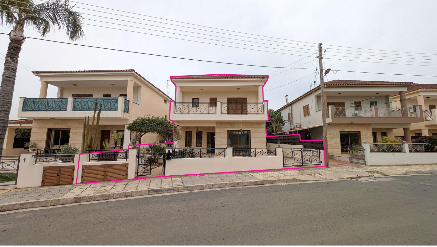 FOUR BEDROOM HOUSE FOR SALE IN NICOSIA-LATSIA