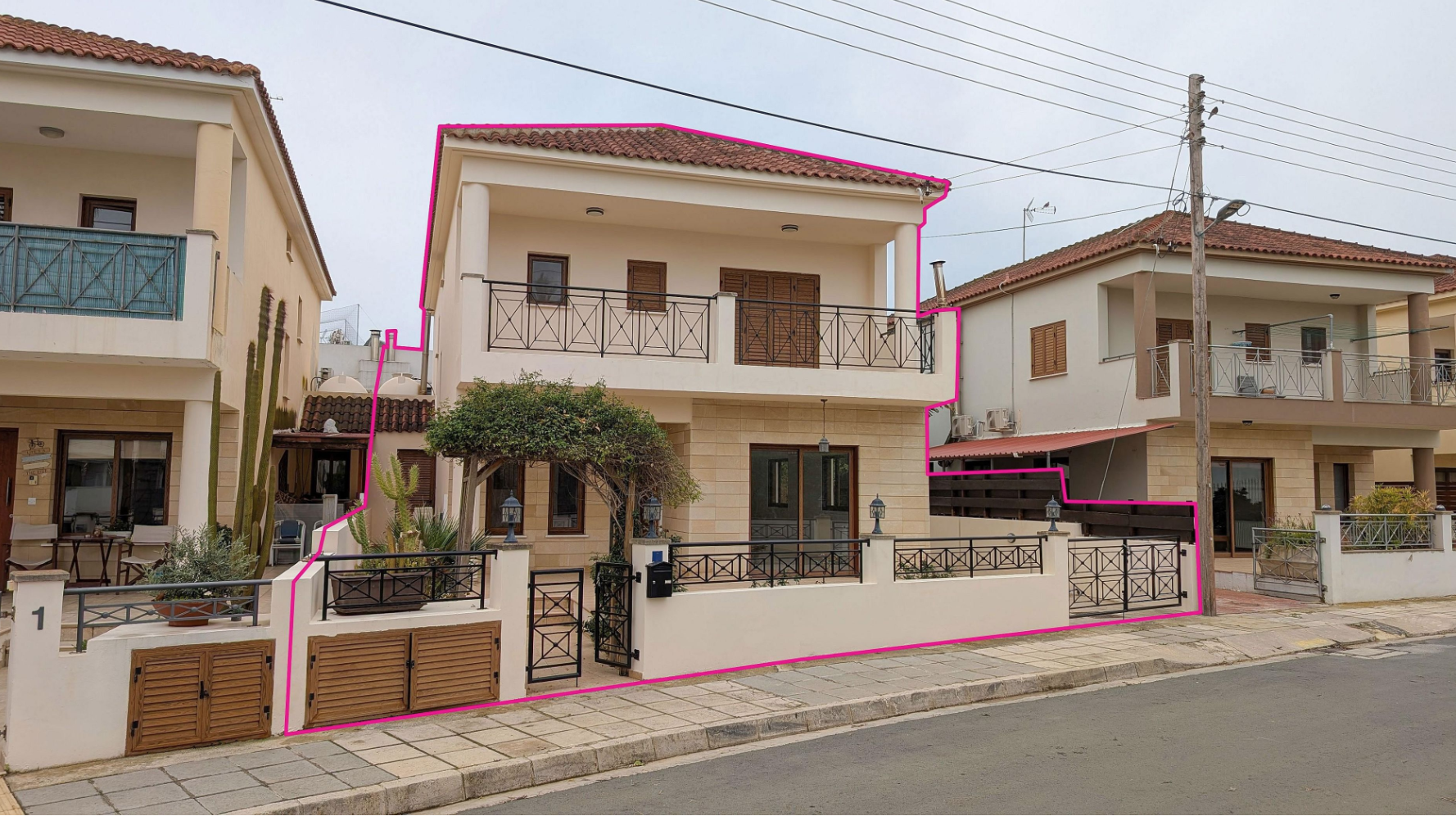 FOUR BEDROOM HOUSE FOR SALE IN NICOSIA-LATSIA