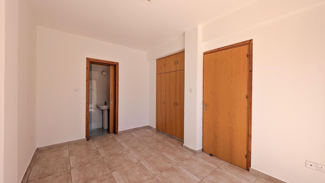 TWO STOREY SEMI-DETACHED HOUSE - MENEOU/LARNACA