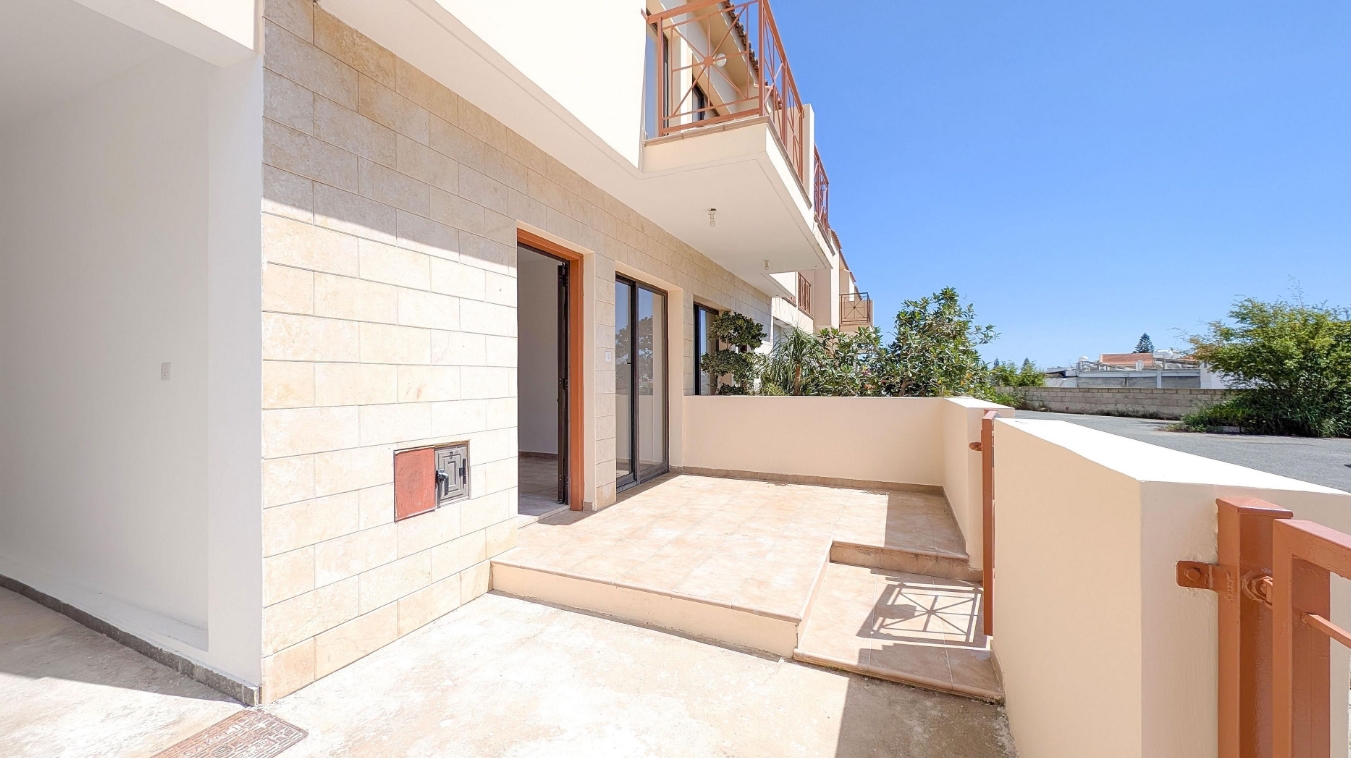 TWO STOREY SEMI-DETACHED HOUSE - MENEOU/LARNACA