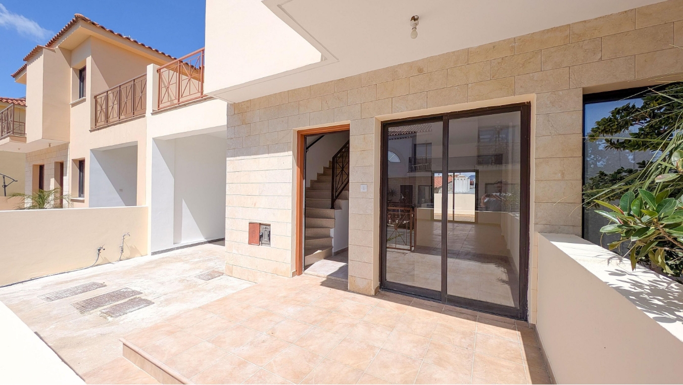 TWO STOREY SEMI-DETACHED HOUSE - MENEOU/LARNACA