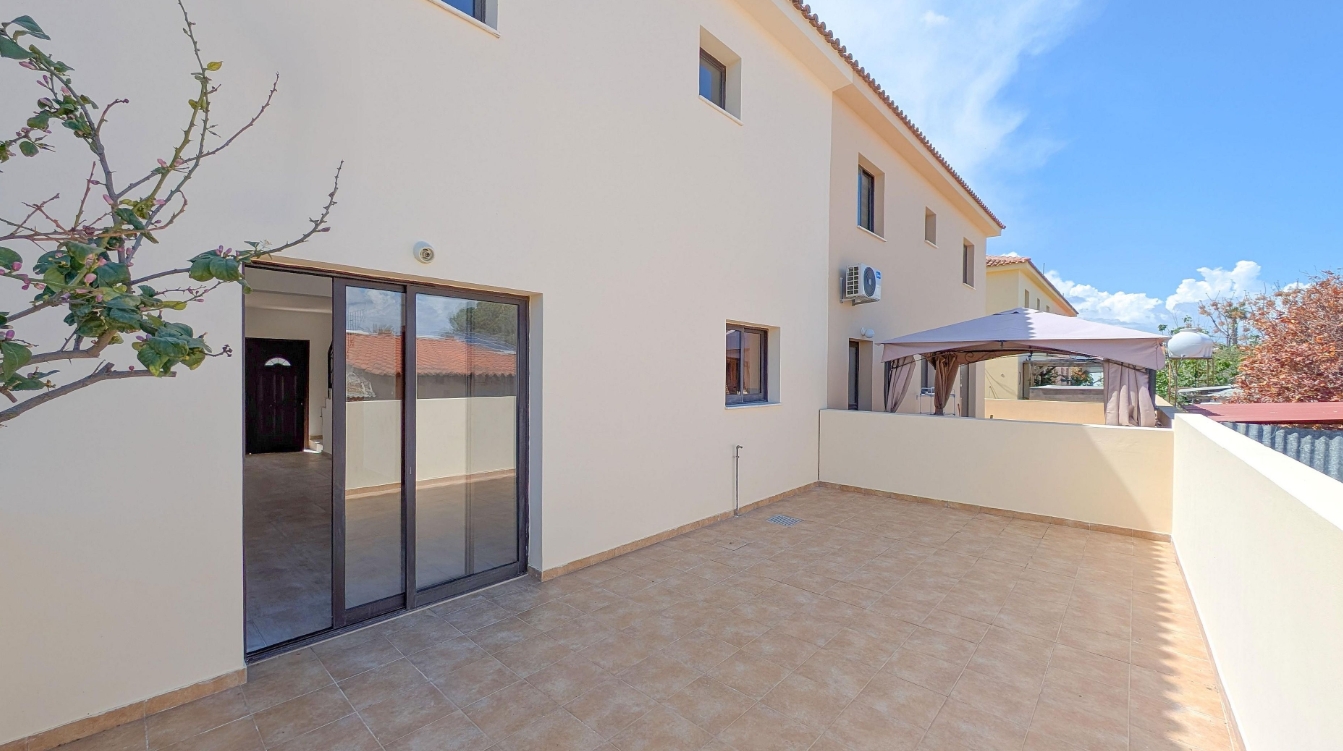 TWO STOREY SEMI-DETACHED HOUSE - MENEOU/LARNACA