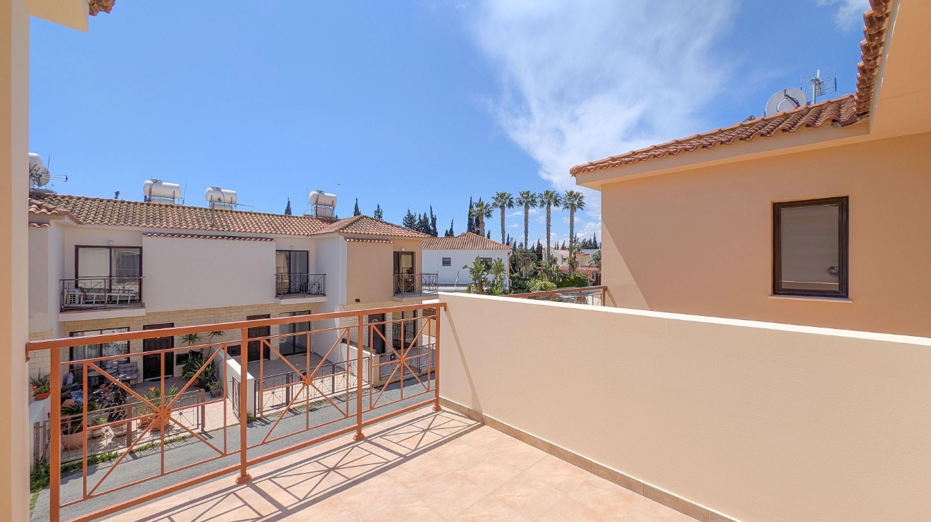 TWO STOREY SEMI-DETACHED HOUSE - MENEOU/LARNACA