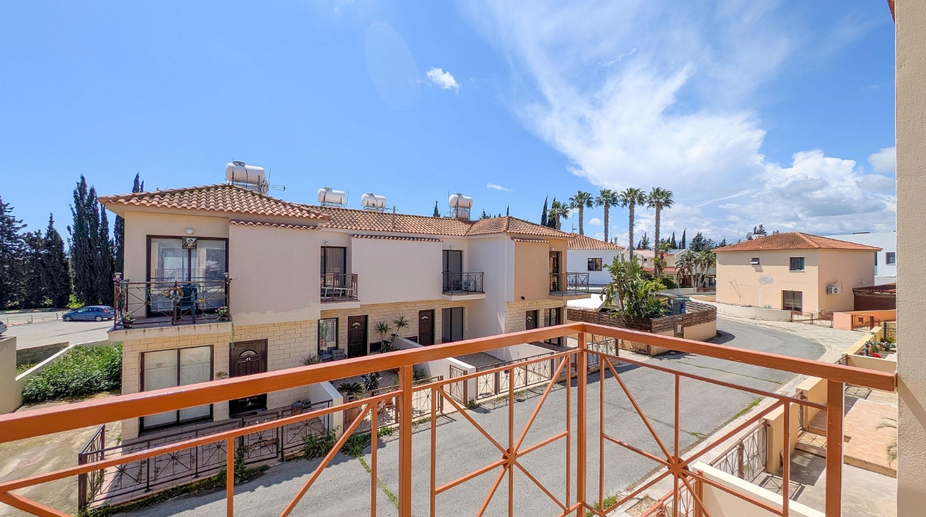 TWO STOREY SEMI-DETACHED HOUSE - MENEOU/LARNACA