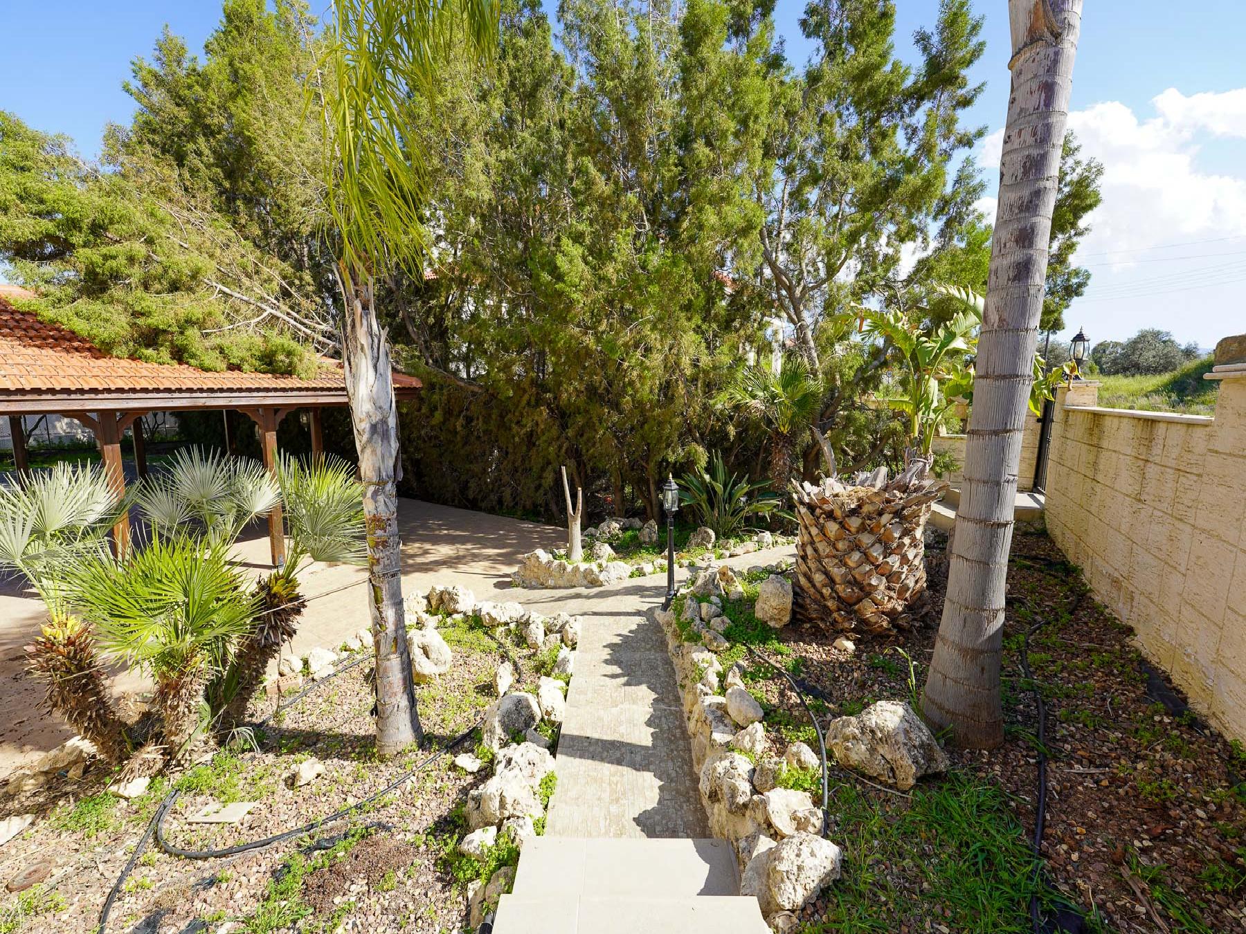 FOUR BEDROOM DETACHED HOUSE FOR SALE IN NICOSIA-ERGATES