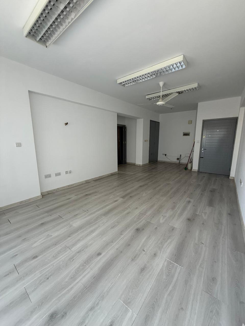 OFFICE FOR RENT IN MAKARIOU AVENUE/LARNACA