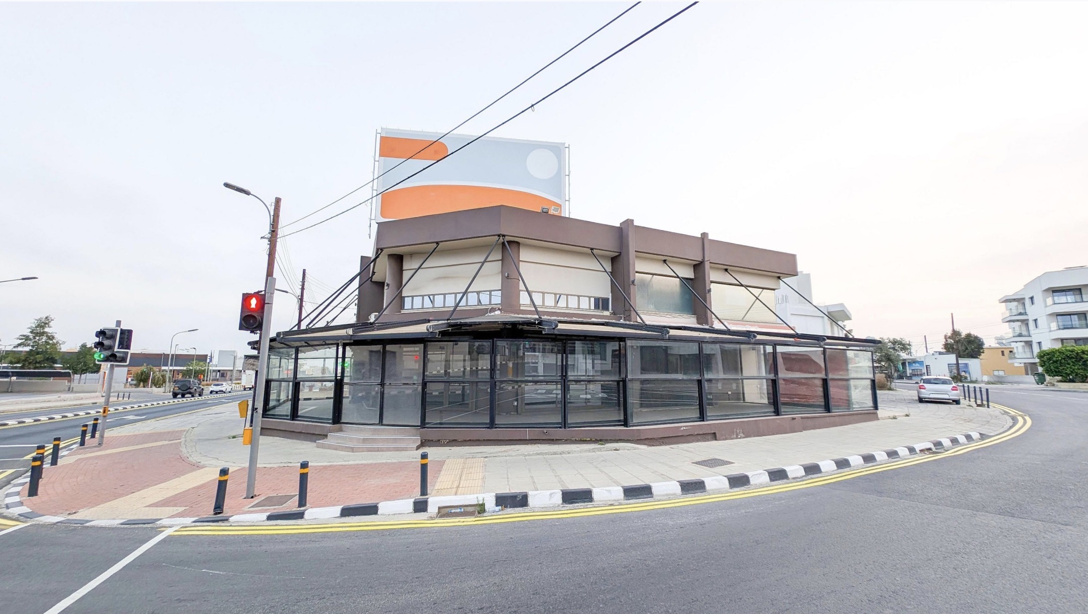 MIXED USE BUILDING FOR SALE IN NICOSIA-LATSIA