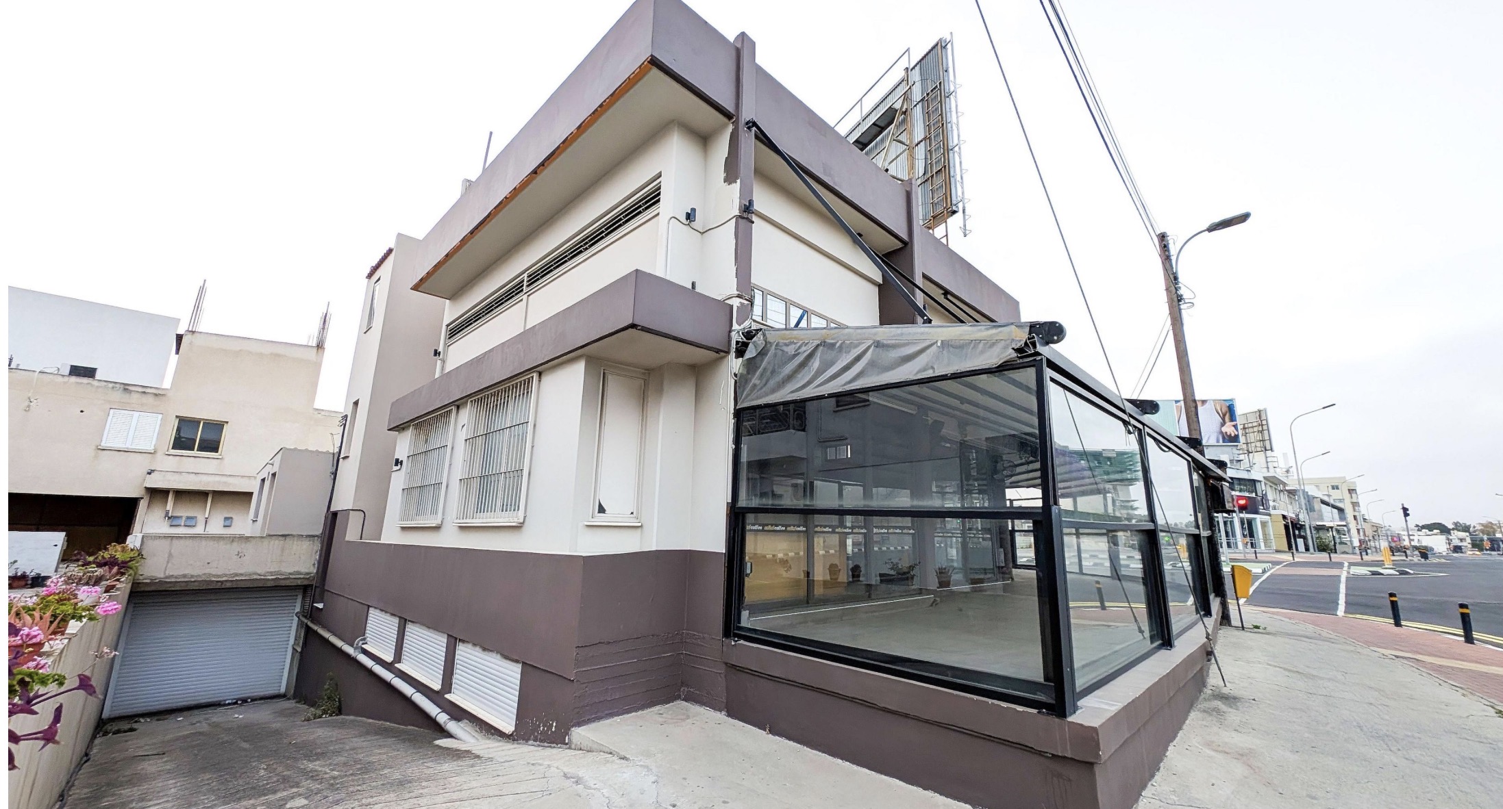 MIXED USE BUILDING FOR SALE IN NICOSIA-LATSIA