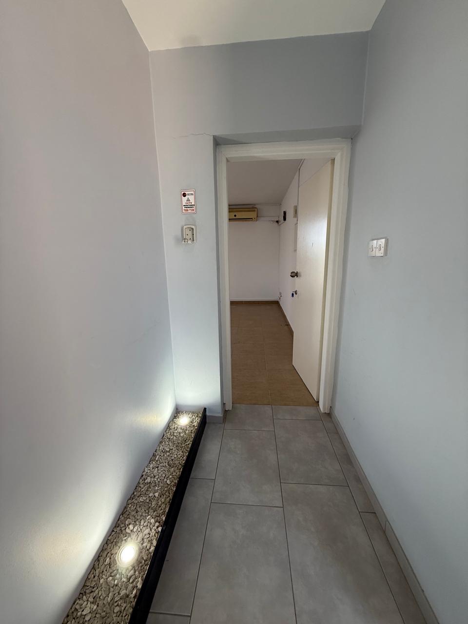 WH0LE FLOOR OFFICE - ARADIPPOU
