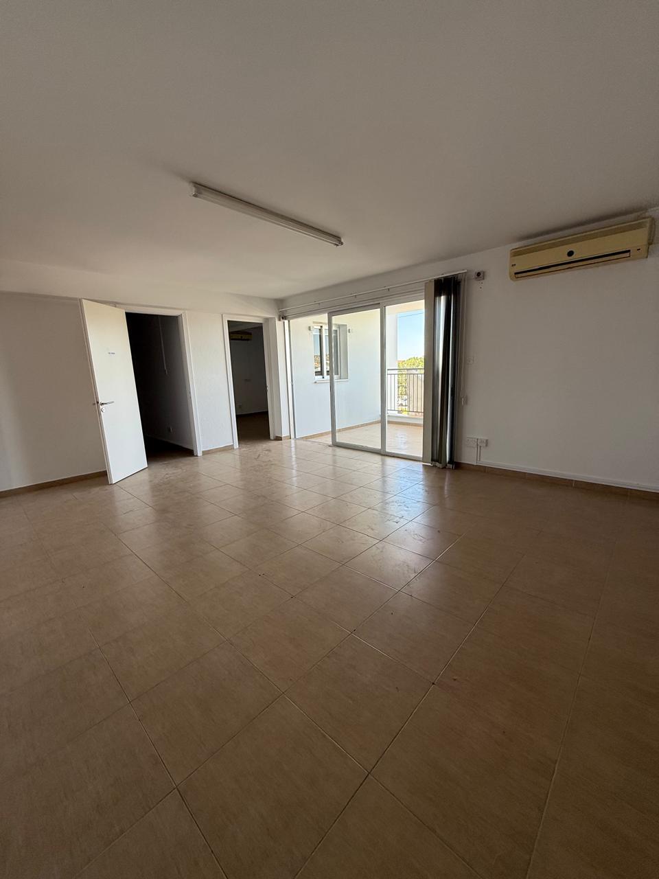 WH0LE FLOOR OFFICE - ARADIPPOU