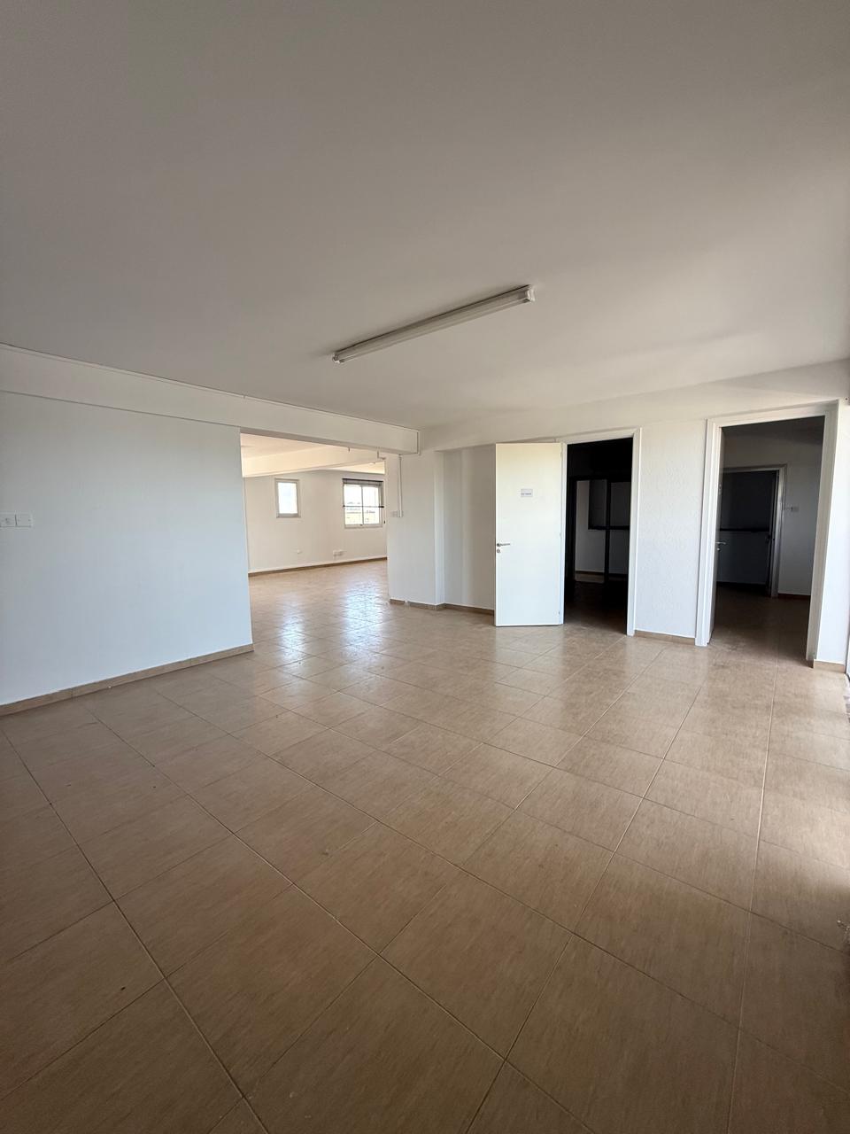 WH0LE FLOOR OFFICE - ARADIPPOU