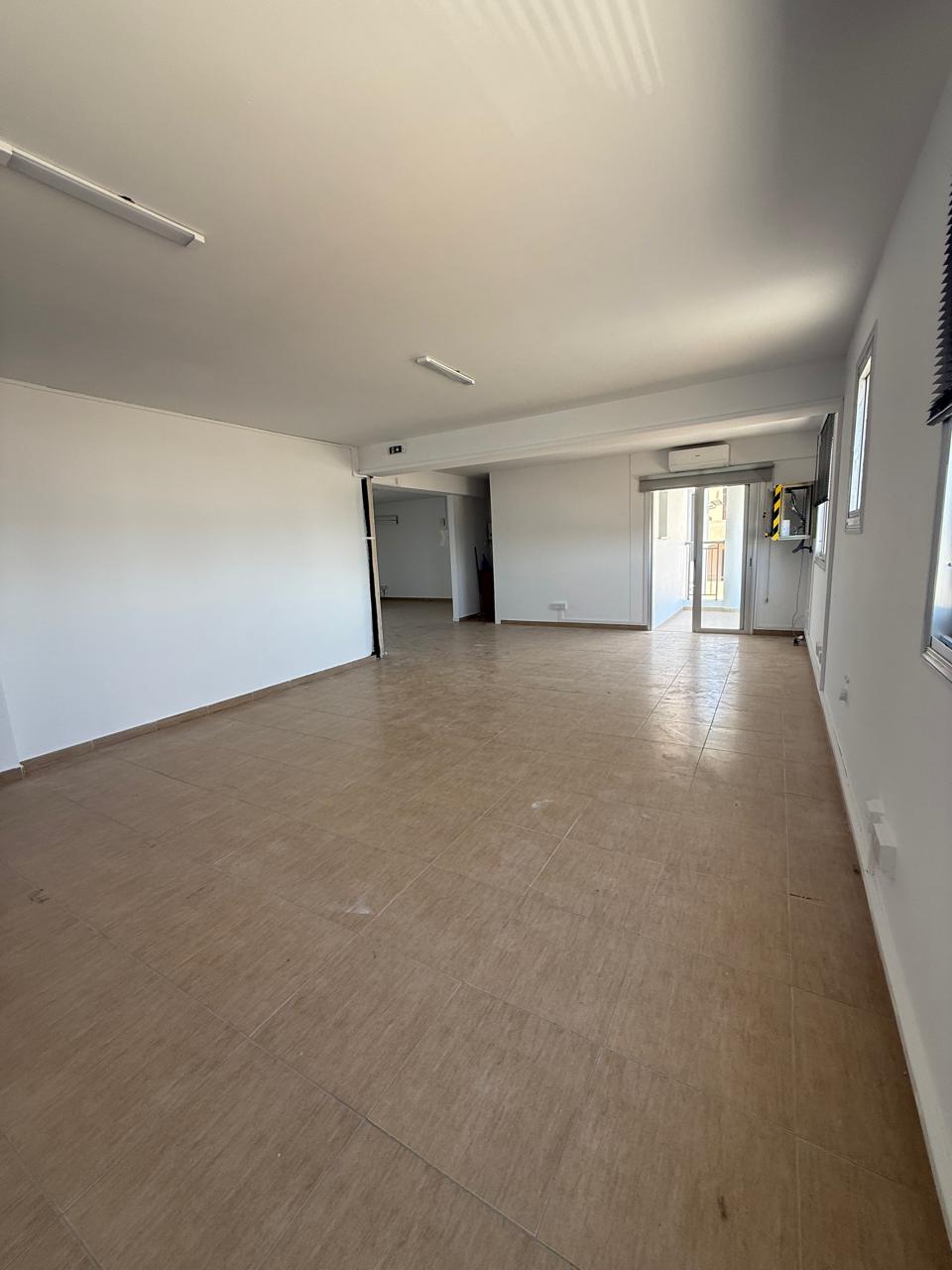 WH0LE FLOOR OFFICE - ARADIPPOU