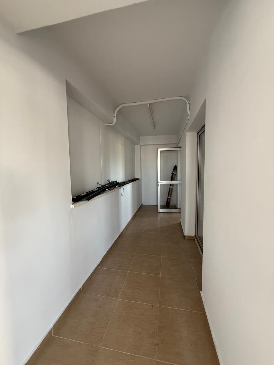 WH0LE FLOOR OFFICE - ARADIPPOU
