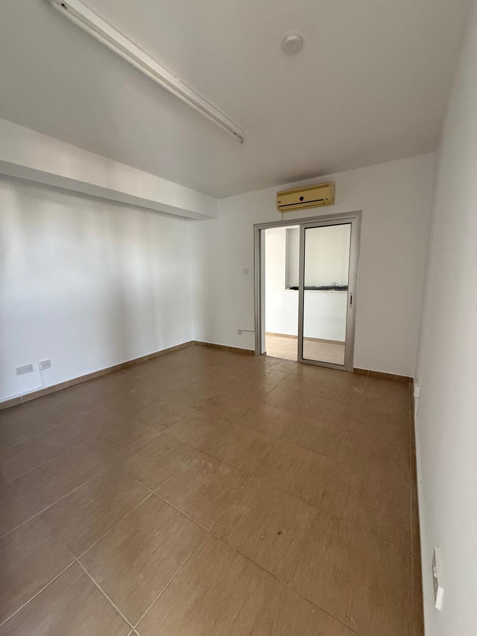 WH0LE FLOOR OFFICE - ARADIPPOU