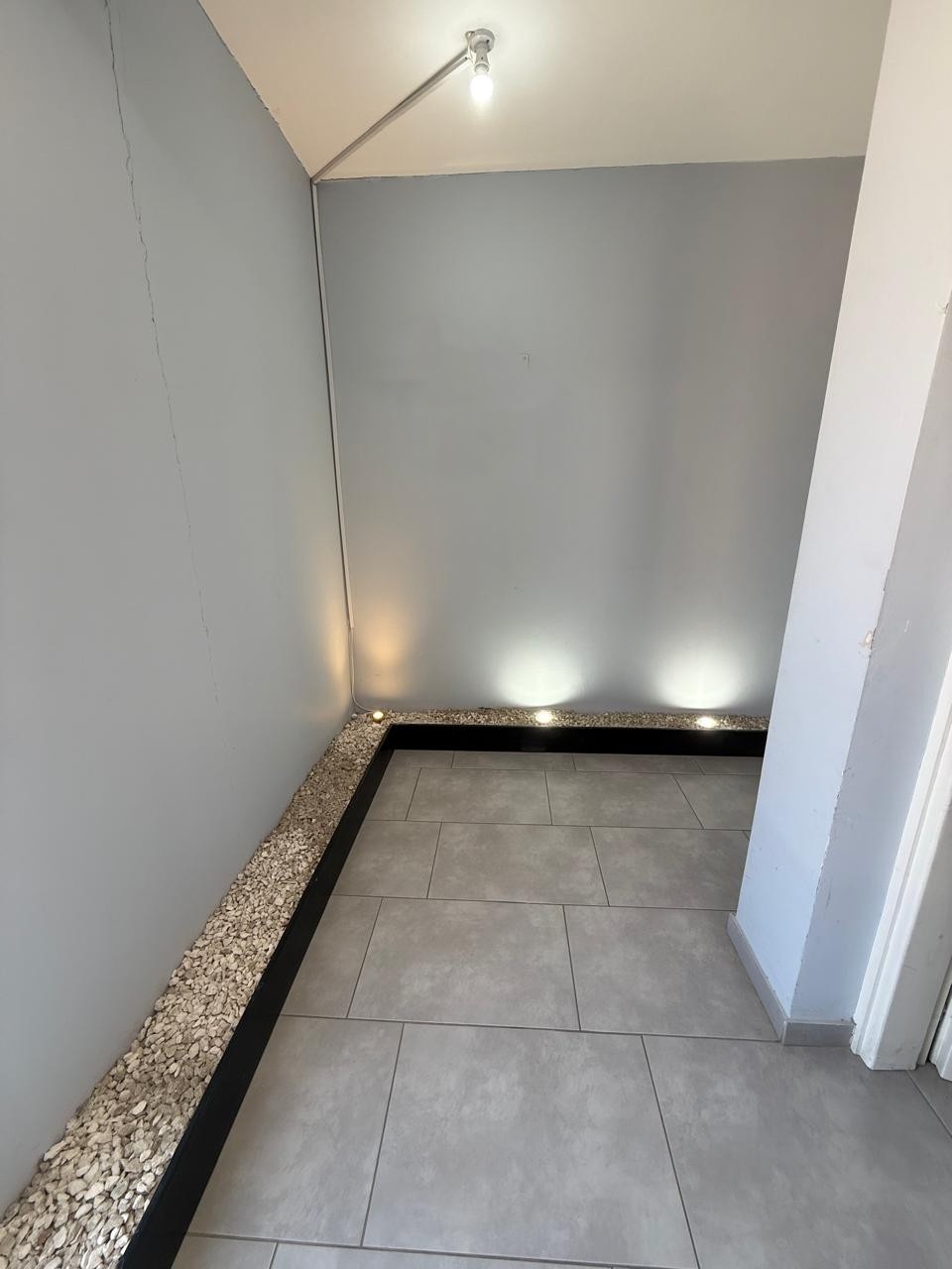 WH0LE FLOOR OFFICE - ARADIPPOU