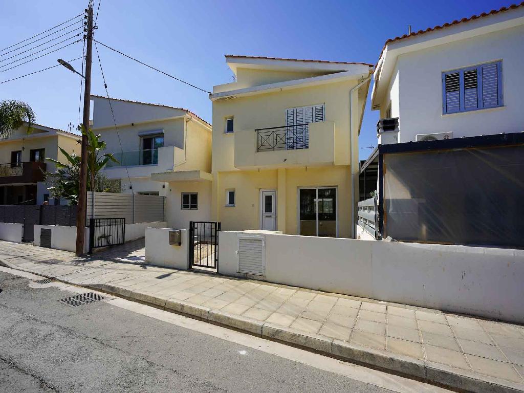 TWO-STOREY THREE BEDROOM HOUSE FOR SALE IN NICOSIA-KOKKINOTRIMITHIA